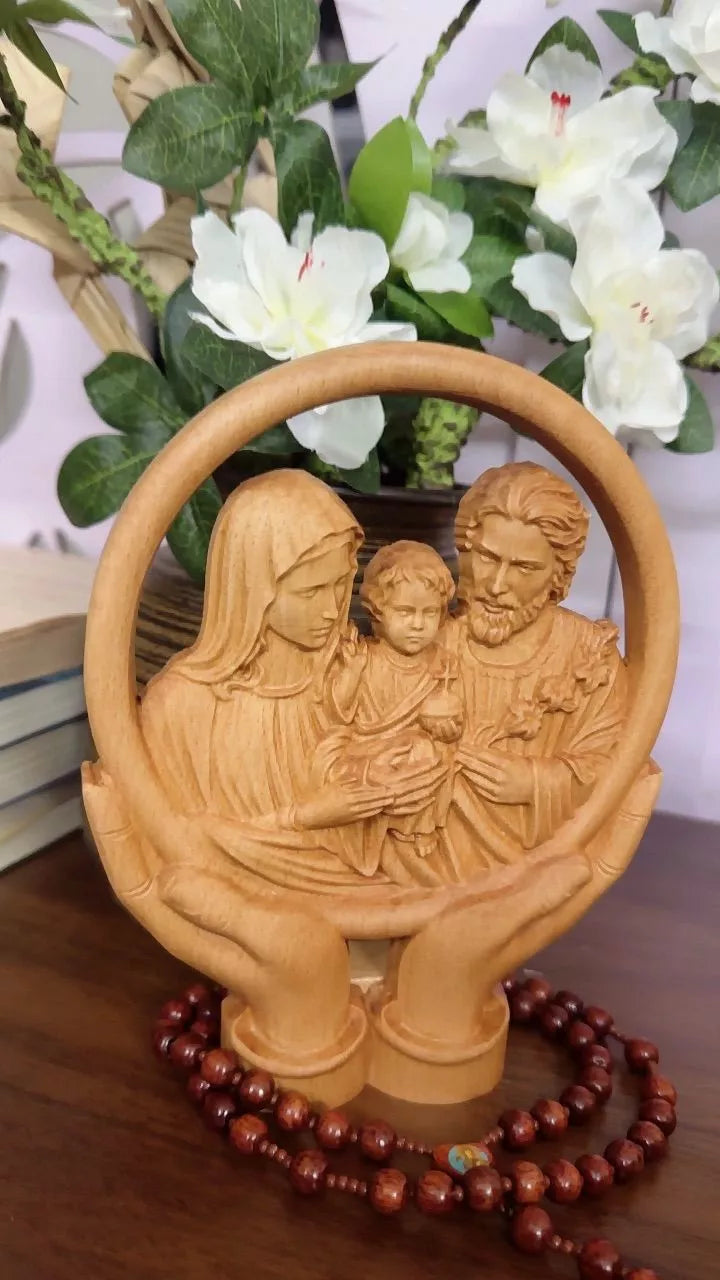 THE HOLY FAMILY WOODEN STATUE